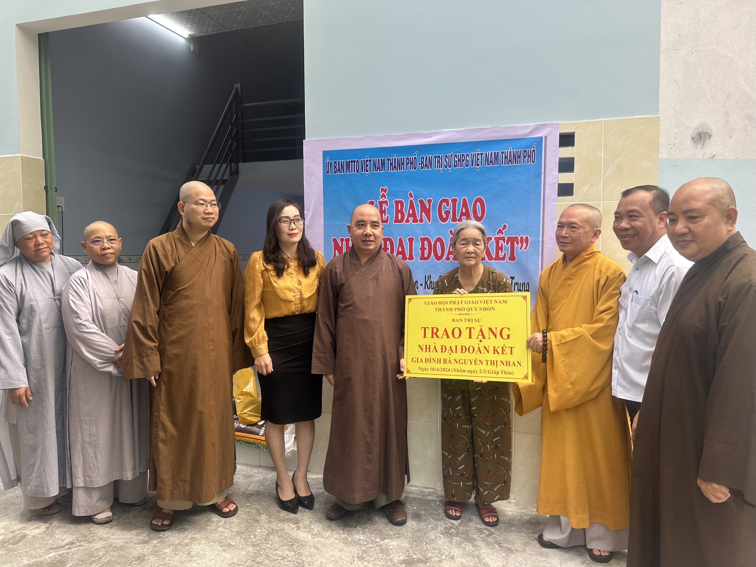 Phật giáo thành phố Quy Nhơn trao nhà Đại đoàn kết